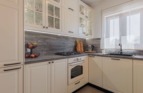 Lovinac House | Wonderful private villa for 6 guests with A/C, private pool, WIFI, TV, patio and parking
