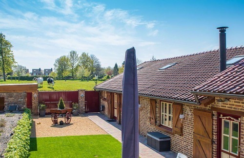 Elsloo Villa | Wonderful private villa for 10 people with WIFI, hot tub, A/C, TV and terrace