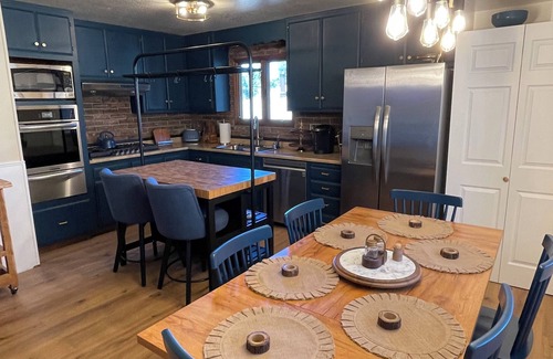 Running Springs Cabin | Wonderful romantic cabin in charming Running Springs GAMEROOM Couples Movie room
