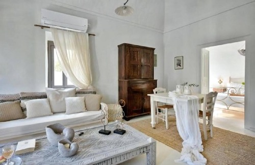 Megalochori Villa | Wonderful Santorini Villa | Alia Mansion | 3 Bedrooms | Beautiful Outdoor Space.