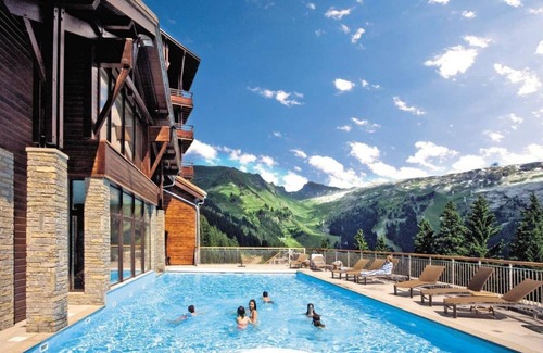 Flaine Apartment | Wonderful South Facing Mountain Views. Sleeps 6