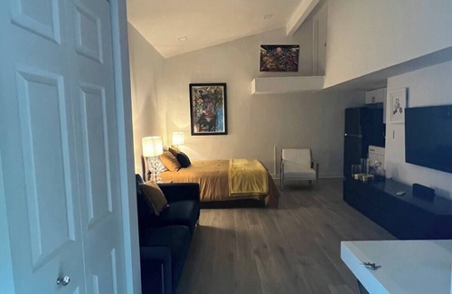 Golden Glades Apartment | Wonderful studio with AC in vibrant Miami