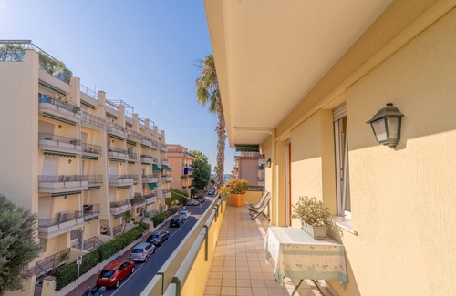 Albenga Apartment | Wonderful three-room apartment with sea view