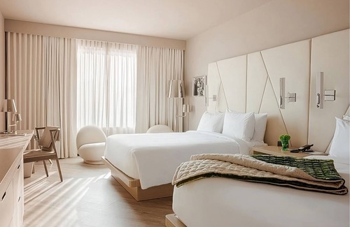 Florida Central Atlantic Coast Hotel | Wonderful Trip to Orlando! Outdoor Pool, Shuttle Service, Onsite Parking!