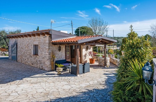 Coreggia Villa | Wonderful Trulli building in Alberobello country