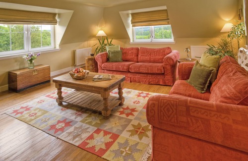 Selkirk Apartment | Wonderful Views and Privacy at the top of the house