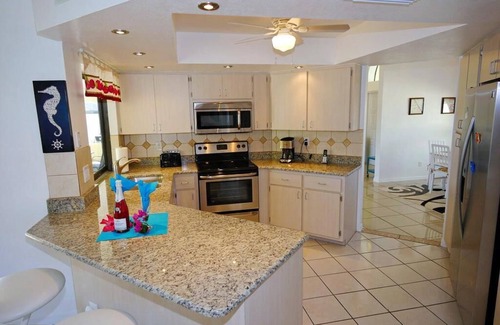 Fort Myers Villa | Wonderful view, located on a wide Canal, large Pool and Lanai, great Location