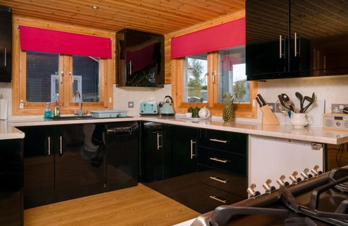Hopton House | Wonderful villa for 4 people with hot tub, WIFI, balcony and parking