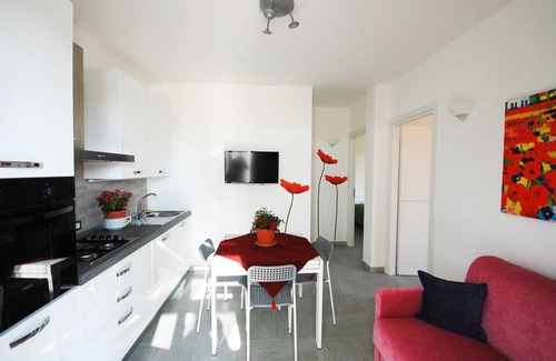 Piane Vecchie Villa | wonderful villa a few steps from the sea with terrace and garden, sleeps 6
