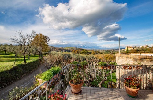 Collecorvino Villa | Wonderful villa for 6 people with A/C, WIFI, terrace and parking