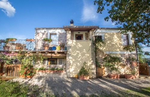 Collecorvino Villa | Wonderful villa for 6 people with A/C, WIFI, terrace and parking