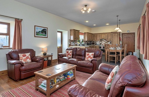 Glandyfi House | Wonderful villa for 6 people with WIFI, hot tub, TV, pets allowed and parking