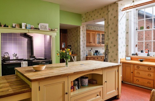 Carlisle House | Wonderful villa for 19 guests with WIFI, hot tub, TV, terrace and pets allowed