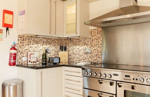 Dalbury Lees House | Wonderful villa for 10 guests with WIFI, hot tub, TV and terrace