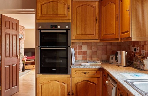 Dalbury Lees House | Wonderful villa for 14 guests with WIFI, TV and parking