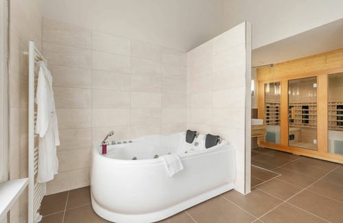 Ortsmitte House | Wonderful villa for 2 guests with WIFI, hot tub, pool, TV, terrace and parking