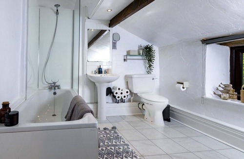 Bury House | Wonderful villa for 2 people with WIFI, TV and pets allowed