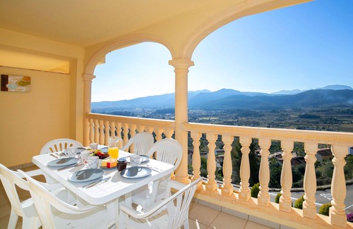 Jalon House | Wonderful villa for 6 guests with WIFI, A/C, pool, TV and terrace