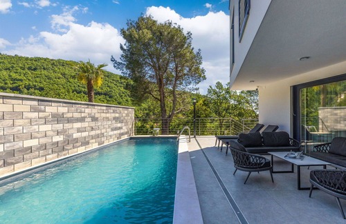 Sucici House | Wonderful villa for 6 guests with WIFI, private pool, hot tub, A/C, TV and terrace