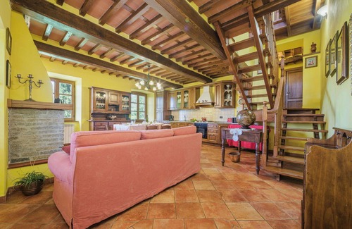 Pescaglia House | Wonderful villa for 6 guests with private pool, WIFI, TV and patio