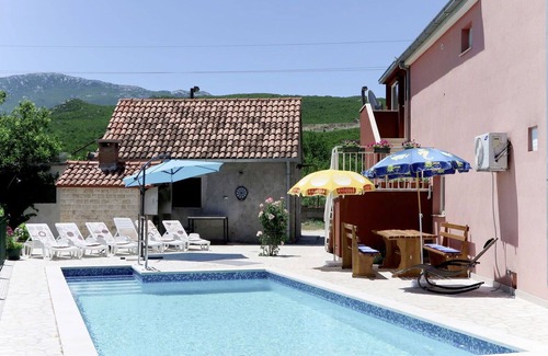 Srijane House | Wonderful villa for 6 guests with A/C, WIFI, private pool, TV, terrace, pets allowed and parking