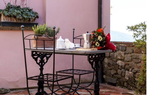 Petrognano House | Wonderful villa for 6 guests with WIFI, A/C and TV, close to Lucca