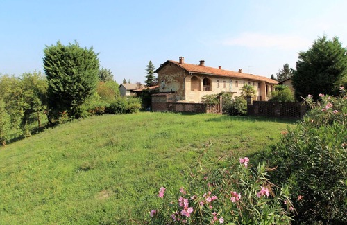 Brozolo House | Wonderful villa for 6 people with WIFI, private pool, TV, veranda, panoramic view and parking