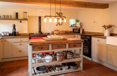 Thrapston House | Wonderful villa for 8 people with WIFI, TV, terrace and pets allowed