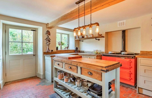 Thrapston House | Wonderful villa for 8 people with WIFI, TV, terrace and pets allowed