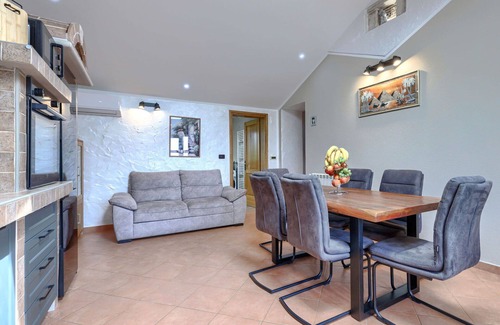 Nova Vas House | Wonderful villa for 8 people with WIFI, A/C, private pool, TV and terrace