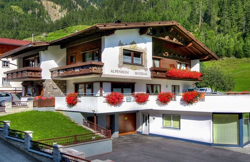 Soelden Villa | Wonderful villa for 9 guests with WIFI, TV, balcony, pets allowed and parking