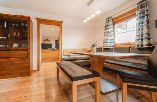 Piesendorf Villa | Wonderful villa for 16 guests with WIFI, TV and terrace