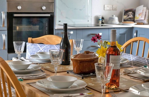 Llandrillo House | Wonderful villa for 4 guests with WIFI, hot tub, TV, terrace and parking