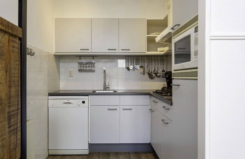 Vlagtwedde House | Wonderful villa for 6 people with WIFI, pool, TV, terrace and parking