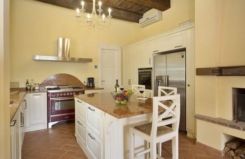 Lucca Villa | Wonderful villa with WIFI, private pool, A/C, TV, patio and panoramic view, close to Lucca