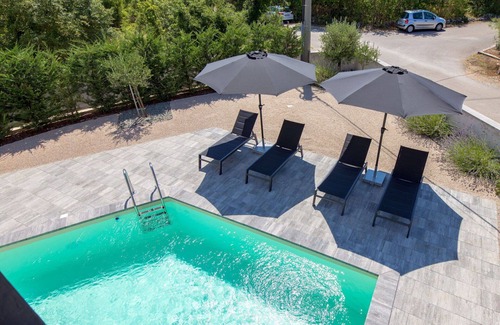 Sveti Ivan Dobrinjski House | Wonderful villa with WIFI, private pool, hot tub, A/C, TV, terrace, pets allowed and parking
