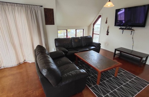 Castlecliff House | Wonderful Whanganui River and Relaxing Beach House