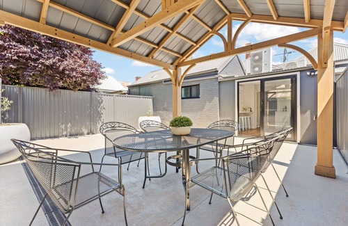 Bathurst House | Wonderful William - Charming Home close to CBD