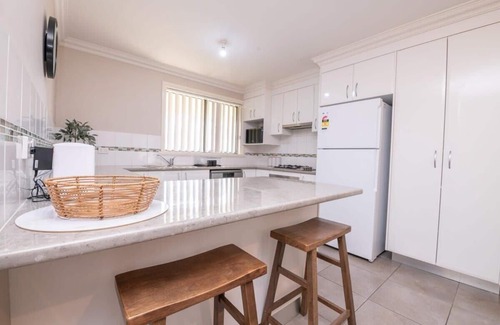 Bletchington House | Wonderful Windred - Spacious, Comfy, Quiet