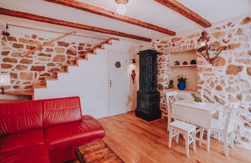 Preko House | Wonderfully renovated vacation house on Ugljan, opposite Zadar.