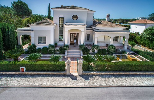 Almancil Villa | Wonderfully Stylish & Luxurious Villa, Heated Pool, Designer Interior