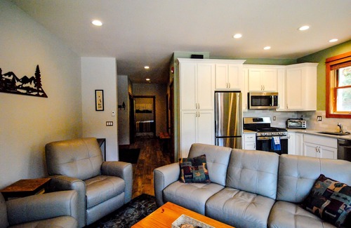 Keystone Condo | Wonderfully updated 2BR 2BA Groundfloor condo with Keystone shuttle service