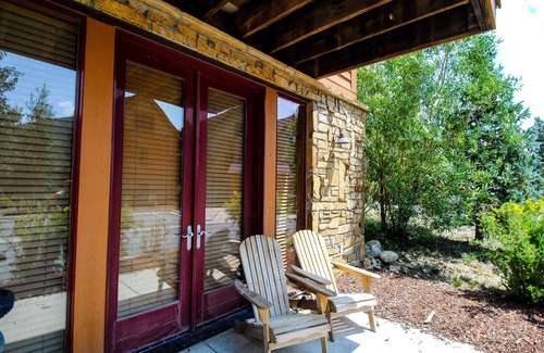 Keystone Condo | Wonderfully updated 2BR 2BA Groundfloor condo with Keystone shuttle service