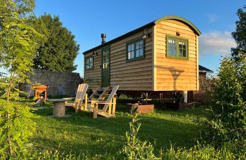 Fenstad House | WonderInn Riverside