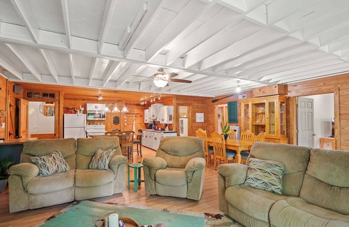 Bremen House | Wonderland Cabin: 3 BR, 2 BA in Bremen, Sleeps 10