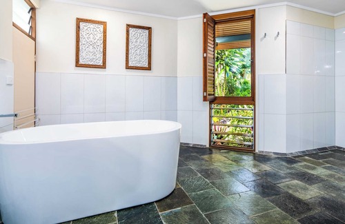 Wongaling Beach Apartment | Wongalinga Absolute Beachfront 3 Bedroom