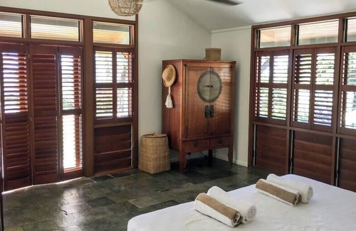Wongaling Beach Apartment | Wongalinga Absolute Beachfront 2 Bedroom