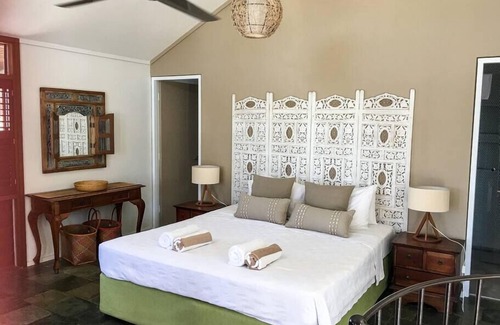 Wongaling Beach Apartment | Wongalinga Absolute Beachfront ~ Tropical Oasis