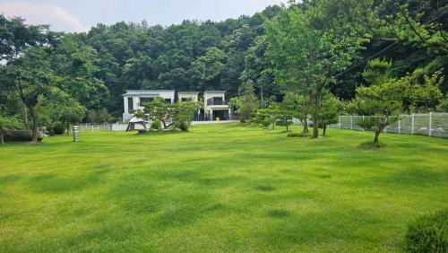 Wonju House | Wonju Gwirae 630 Dog Pool Villa