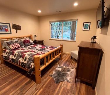 Mariposa House | Wonky Donkey Den 30 mi to Yosemite Arch Entrance